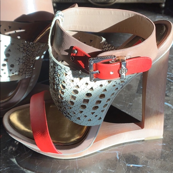 BCBGMaxAzria Basically brand New - Picture 4 of 8